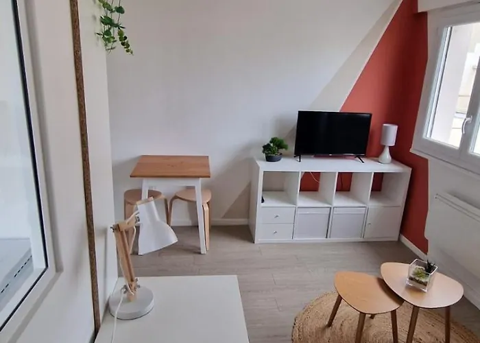 Joli Confort - Proche Centre Апартаменты *